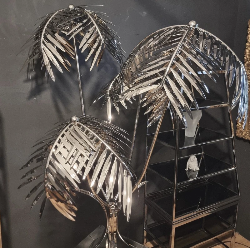 Lampada da Terra Imponente: Il Fascino Vintage della Kenzia in acciaio cromato