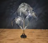 Lampada da Terra Imponente: Il Fascino Vintage della Kenzia in acciaio cromato