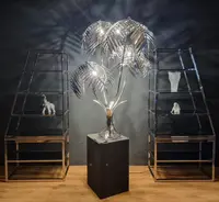 Lampada da Terra Imponente: Il Fascino Vintage della Kenzia in acciaio cromato