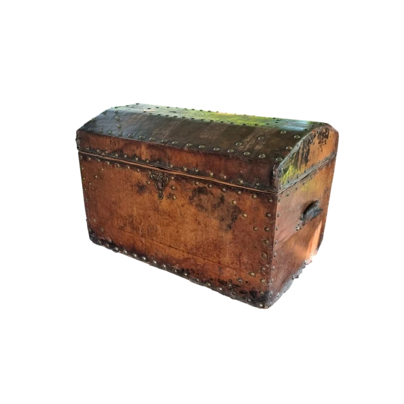 Mallette en cuir clouté du 17e siècle