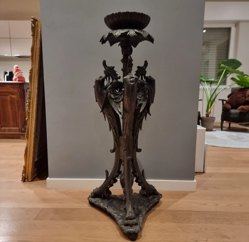 Tavolino da Appoggio in Legno Ebanizzato con Draghi: Un Tesoro dell'800