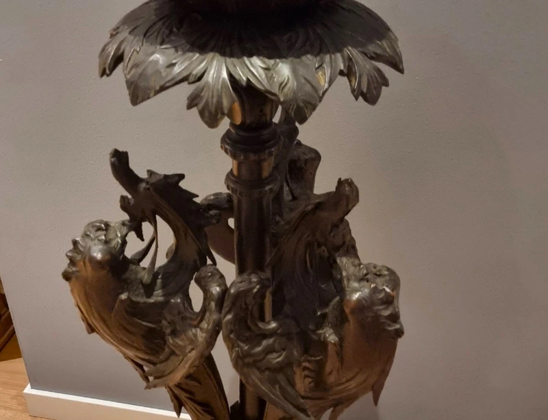 Tavolino da Appoggio in Legno Ebanizzato con Draghi: Un Tesoro dell'800