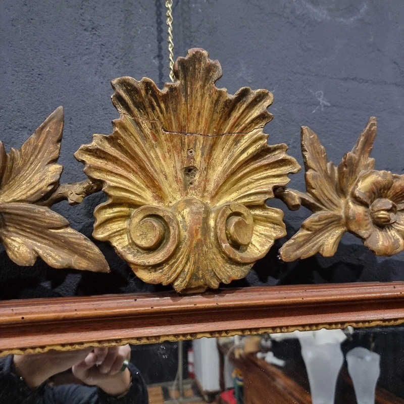 (1) Cadre de miroir Louis XVI du 18e siècle avec meneau vénitien doré