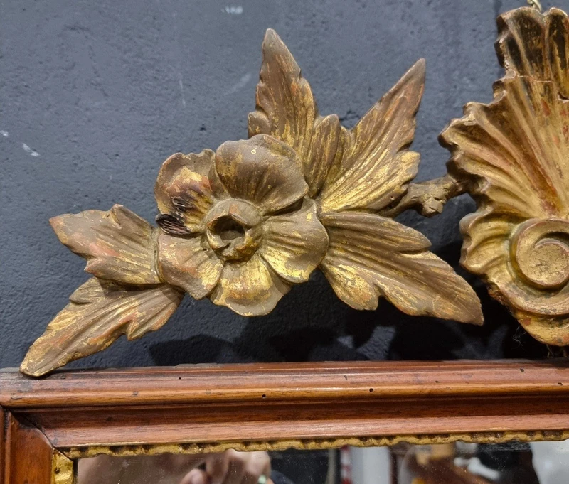 (1) Cadre de miroir Louis XVI du 18e siècle avec meneau vénitien doré