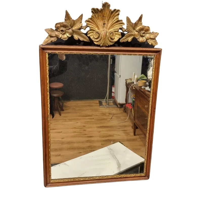 (1) Cadre de miroir Louis XVI du 18e siècle avec meneau vénitien doré