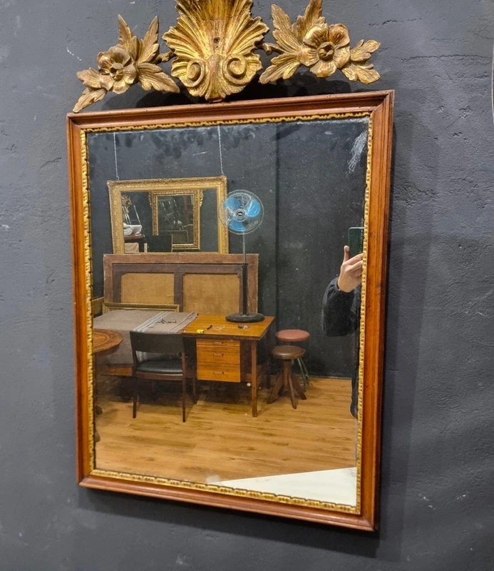 (1) Cadre de miroir Louis XVI du 18e siècle avec meneau vénitien doré