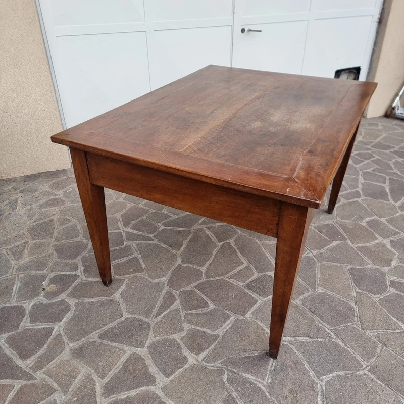 Table à écrire en noyer du XVIIIe siècle