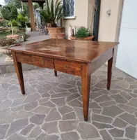 Table à écrire en noyer du XVIIIe siècle