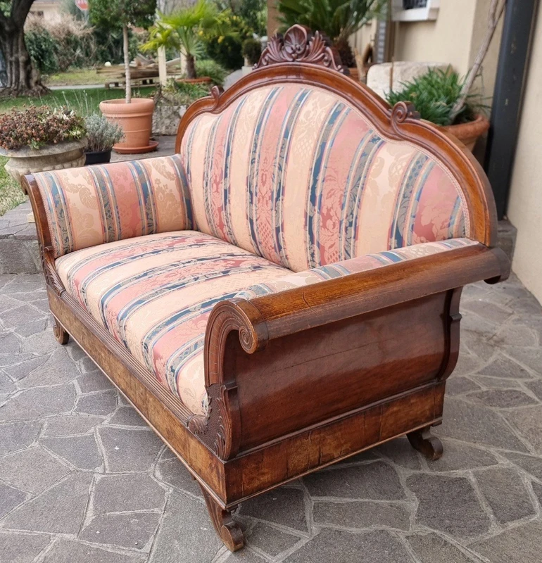 The Timeless Elegance of an 1800s Venetian Sofa in Walnut