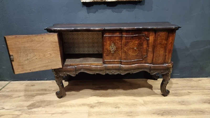 CREDENZA MOSSA LOMBARDA IN NOCE DEL 700