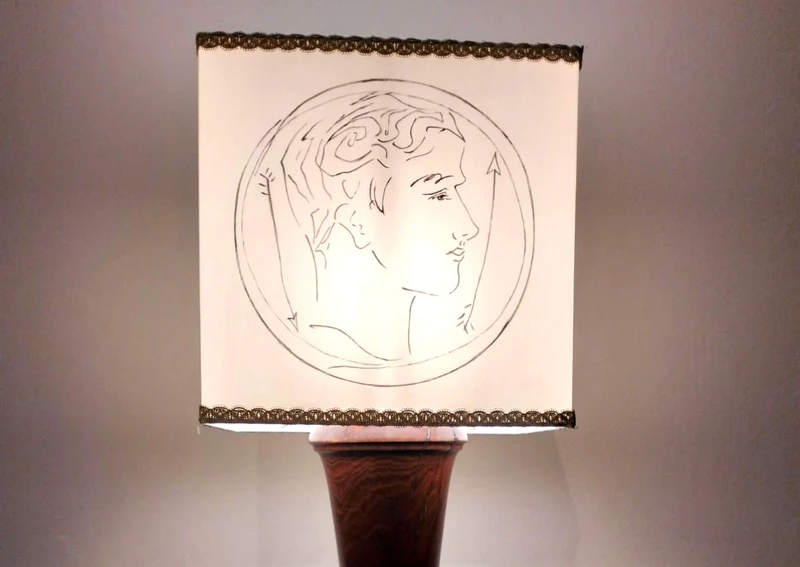 Lampada da tavolo del 900 da scultura lignea del 700