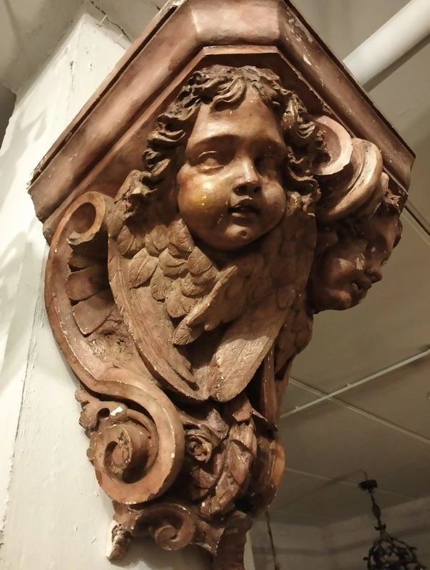 Capital with putti from 1800s Italy