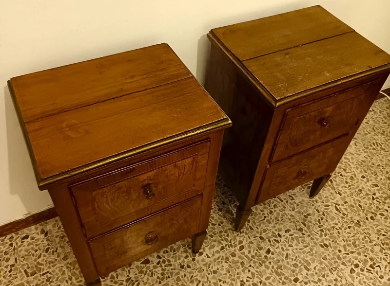 Pair of bedside tables 1790 Bolognese walnut