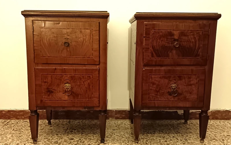 Pair of bedside tables 1790 Bolognese walnut