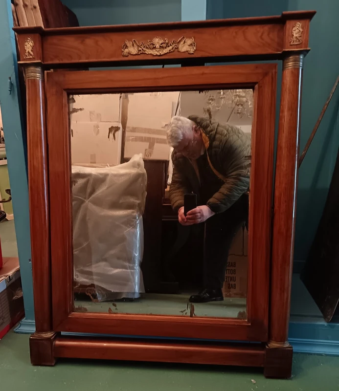 Specchiera Impero del 1810 con bronzi dorati