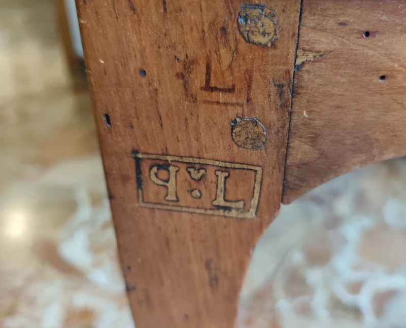 Blond walnut writing desk with flap from the 1700s Bologna