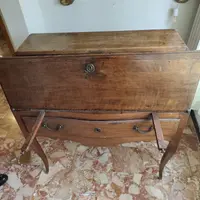 Blond walnut writing desk with flap from the 1700s Bologna