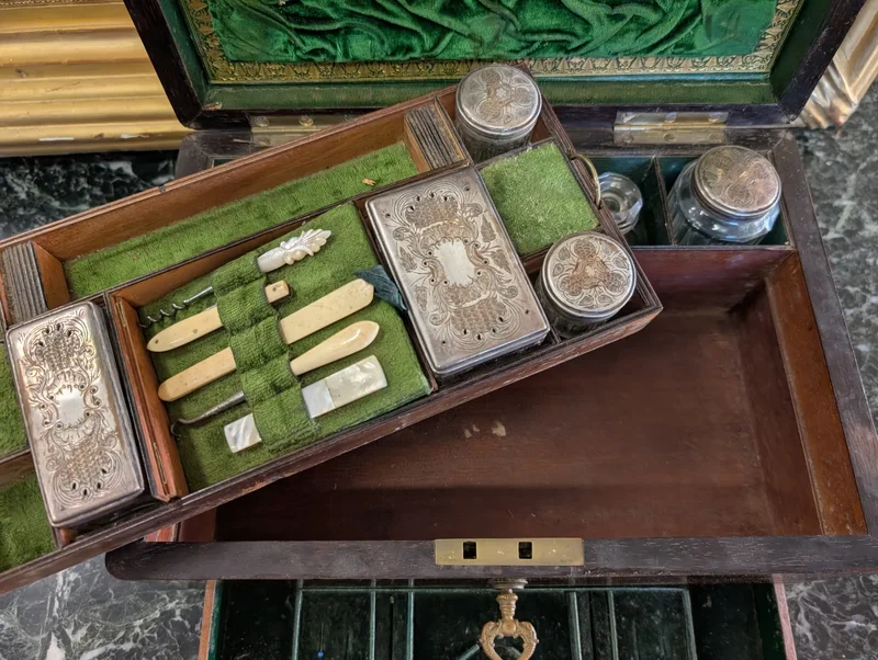 Elegant Lady's Box in Rosewood - 19th Century