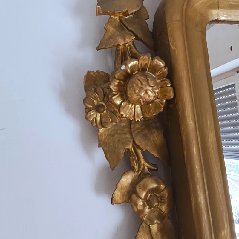 800 wooden mirror gilded Bolognese