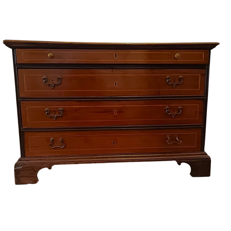 Cassettone Emiliano del 1700 a 4 cassetti in noce biondo lastronato