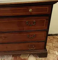 Cassettone Emiliano del 1700 a 4 cassetti in noce biondo lastronato