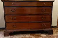 Cassettone Emiliano del 1700 a 4 cassetti in noce biondo lastronato