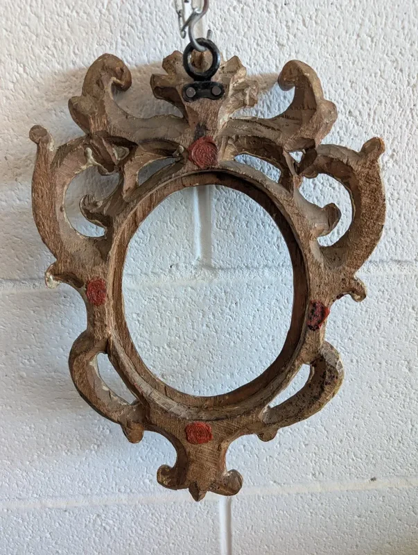 Cadre ovale en bois sculpté et doré - Fin du XVIIe siècle