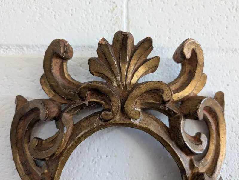 Cadre ovale en bois sculpté et doré - Fin du XVIIe siècle