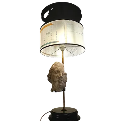 Lampe avec tête en plâtre et lampe noire, abat-jour avec brillants architecturaux 900