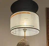 Lampada con testa in gesso e nerofumo, paralume con lucidi di architettura 900
