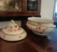 Zuppiera con coperchio e vassoio in porcellana Herend inizio XX secolo