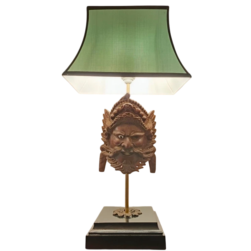 Tre lampade da tavolo con maschere Balinesi in legno XIX secolo