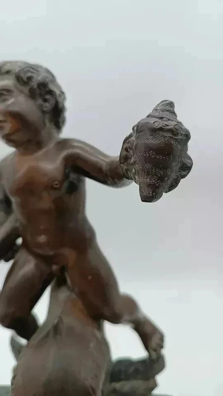 Sculpture ancienne en bronze "enfant dauphin" signée Vincenzo Cinque fin 19ème siècle