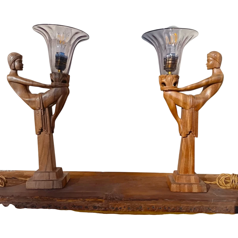Paire de lampes 'Les Dames de Lumière' en bois 1910-1920
