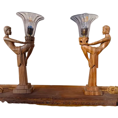 Paire de lampes 'Les Dames de Lumière' en bois 1910-1920