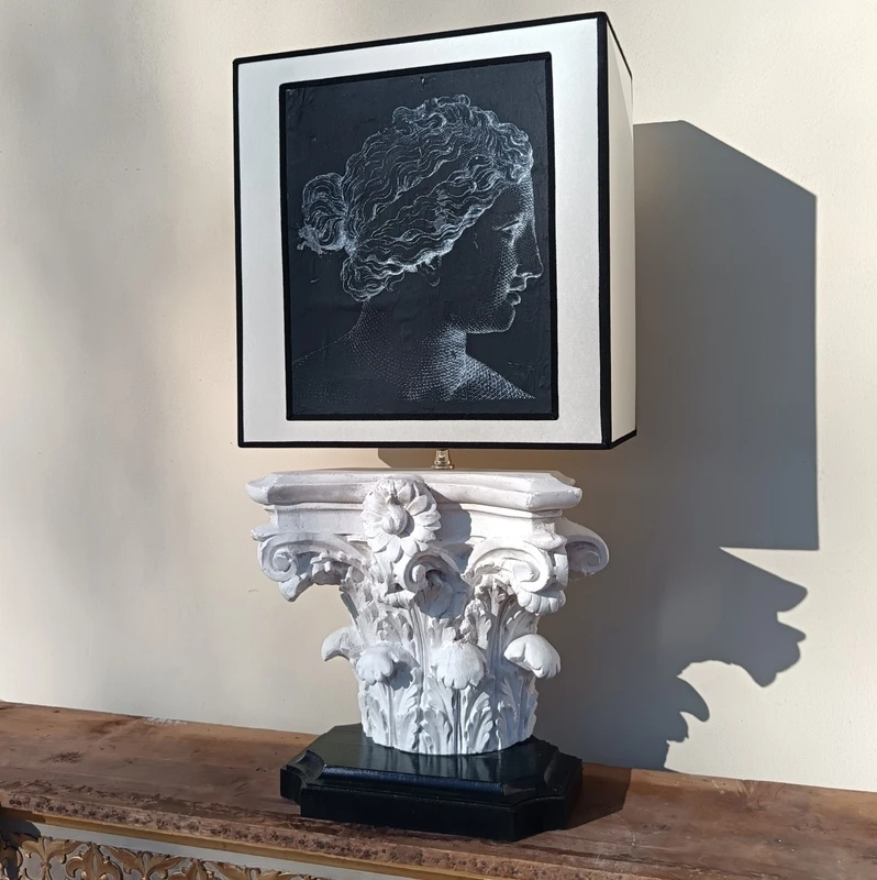 Lampe-capital en plâtre 1920