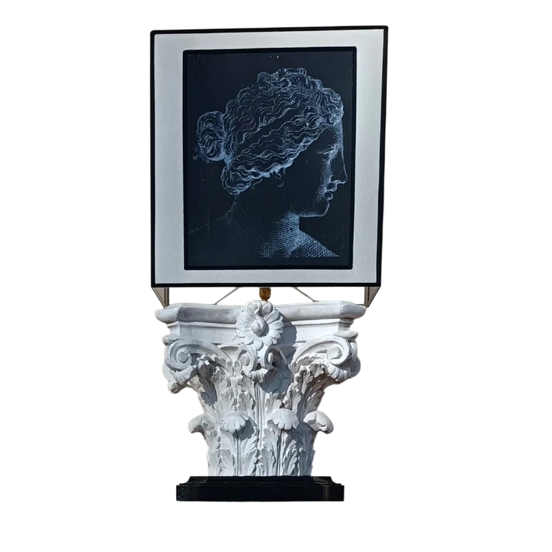 Lampe-capital en plâtre 1920