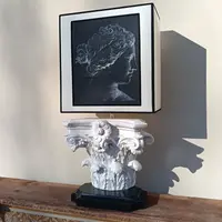 Lampe-capital en plâtre 1920