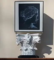 Lampe-capital en plâtre 1920