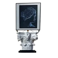 Lampe-capital en plâtre 1920