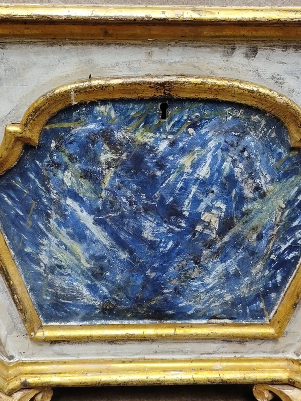 Ciboire Louis XIV en bois peint, imitation marbre et doré