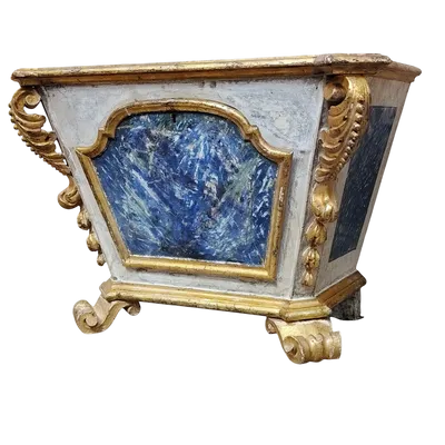 Ciboire Louis XIV en bois peint, imitation marbre et doré