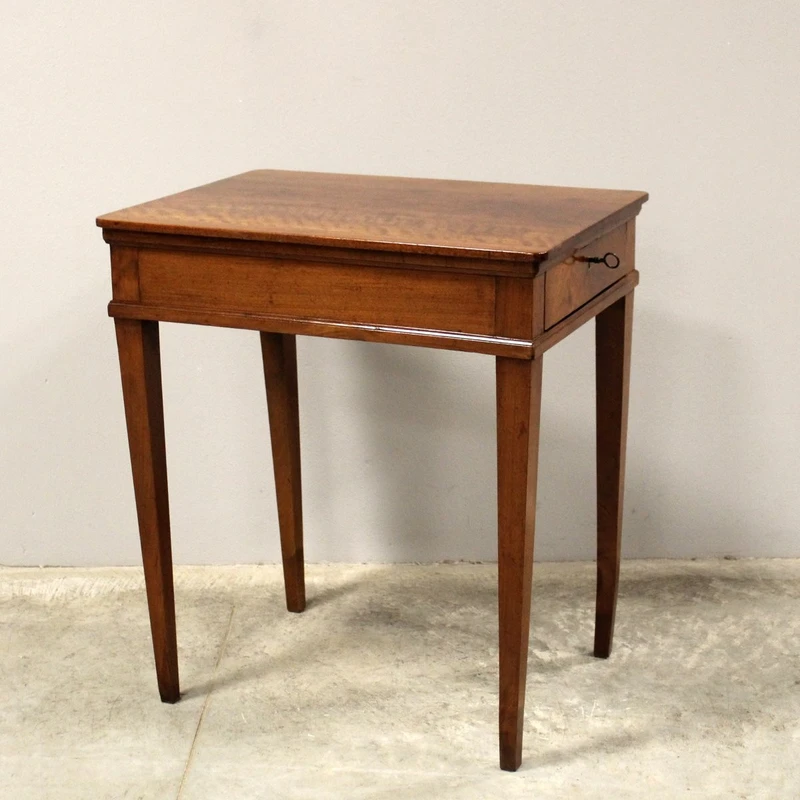 Antico tavolino Luigi XVI in noce 18°secolo