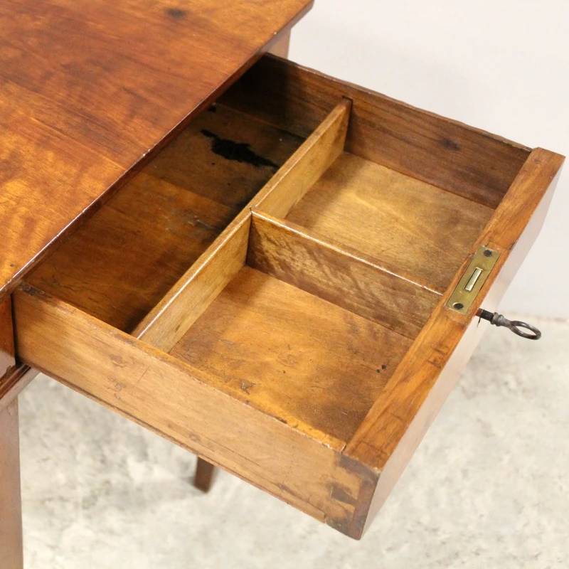 Antico tavolino Luigi XVI in noce 18°secolo