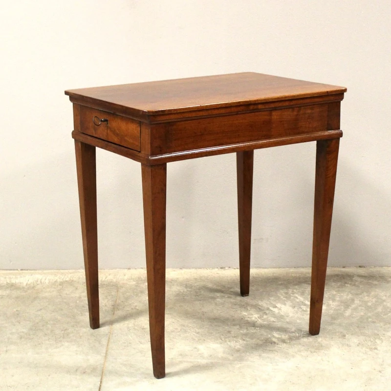 Antico tavolino Luigi XVI in noce 18°secolo