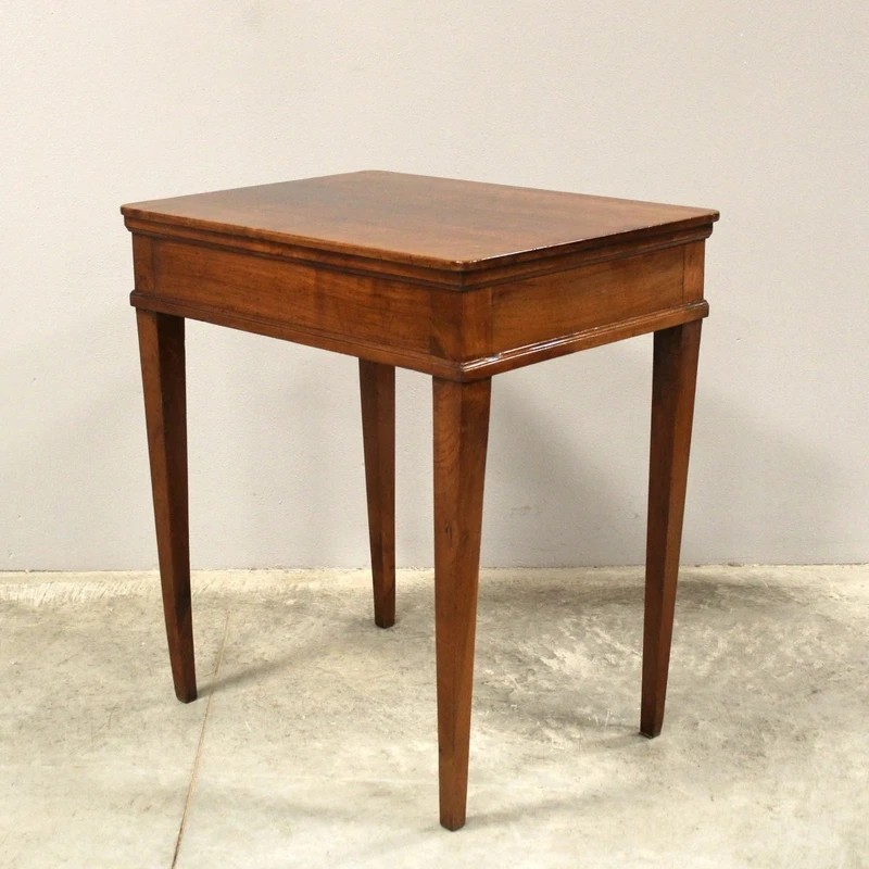 Antico tavolino Luigi XVI in noce 18°secolo