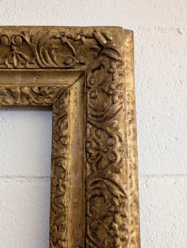 Cadre en bois sculpté et doré, XVIIIe siècle
