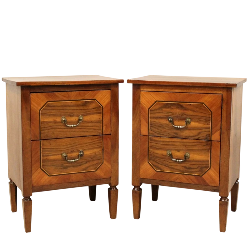 Paire de tables de chevet Louis XVI en noyer marqueté du XVIIIe siècle