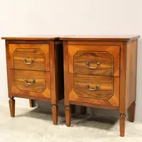 Paire de tables de chevet Louis XVI en noyer marqueté du XVIIIe siècle