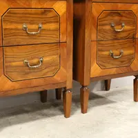 Paire de tables de chevet Louis XVI en noyer marqueté du XVIIIe siècle